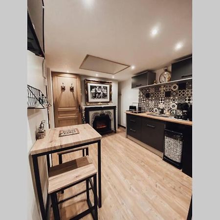 Appartement Romantique Parisien, Baignoire Retro Au Pied Du Lit Boulogne-sur-Mer Eksteriør billede