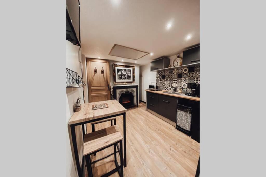 Appartement Romantique Parisien, Baignoire Retro Au Pied Du Lit Boulogne-sur-Mer Eksteriør billede