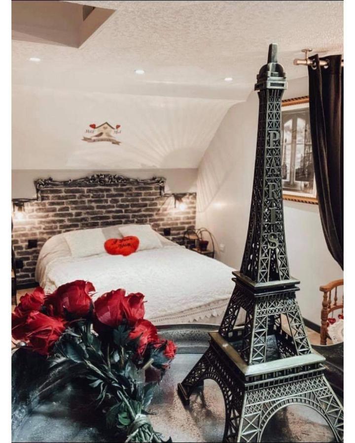 Appartement Romantique Parisien, Baignoire Retro Au Pied Du Lit Boulogne-sur-Mer Eksteriør billede