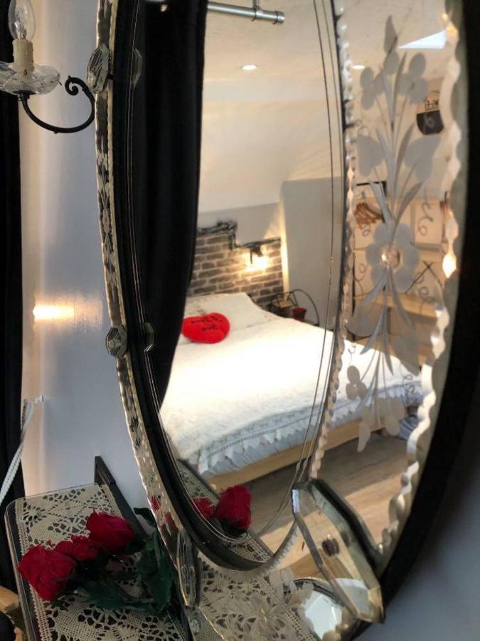 Appartement Romantique Parisien, Baignoire Retro Au Pied Du Lit Boulogne-sur-Mer Eksteriør billede